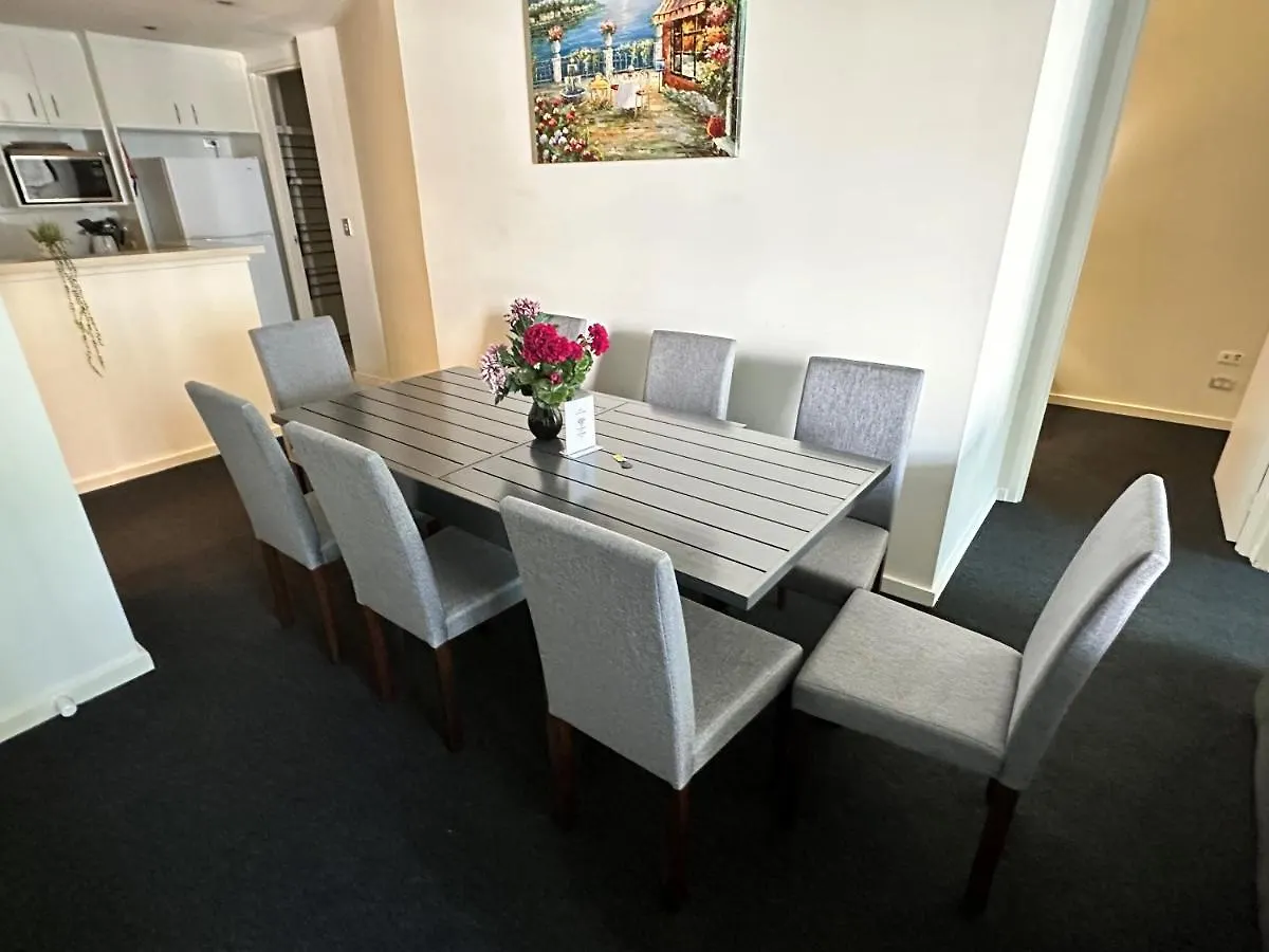Exquisitely Furnished 2 Bedroom Apartment! Gold Coast