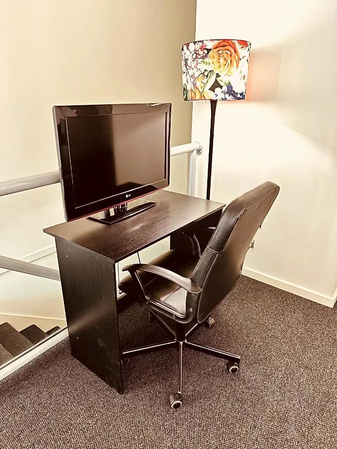 Exquisitely Furnished 2 Bedroom Apartment! Gold Coast