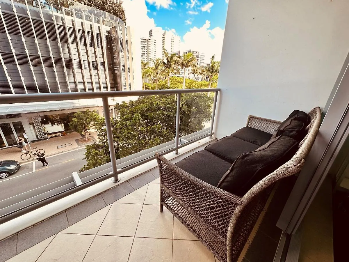 Exquisitely Furnished 2 Bedroom Apartment! Gold Coast Apartment