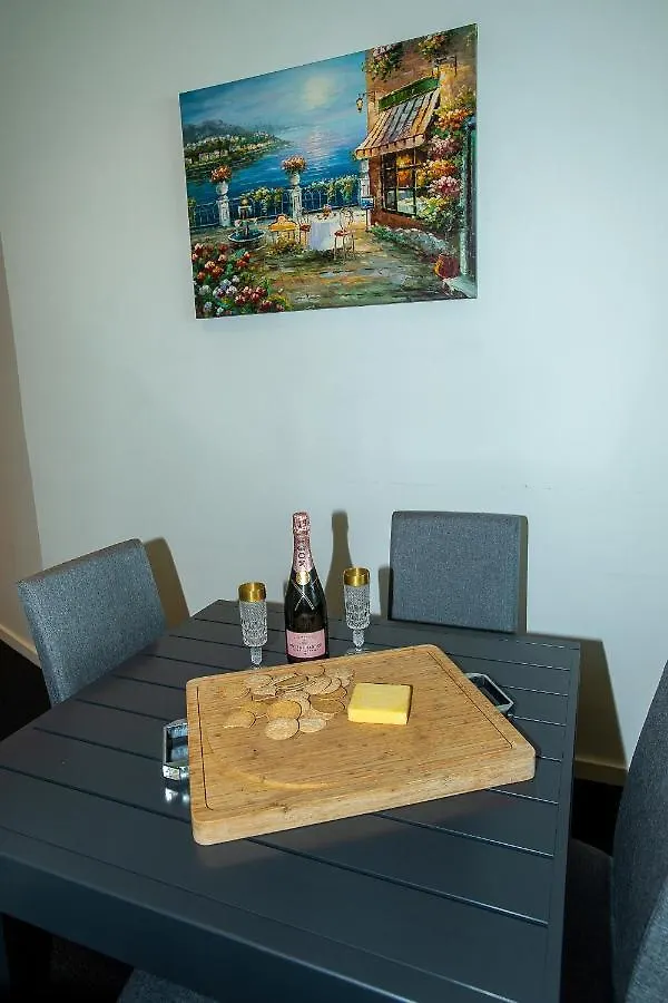 Exquisitely Furnished 2 Bedroom Apartment! Gold Coast Apartment