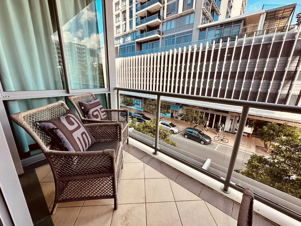 Apartment Exquisitely Furnished 2 Bedroom Apartment! Gold Coast