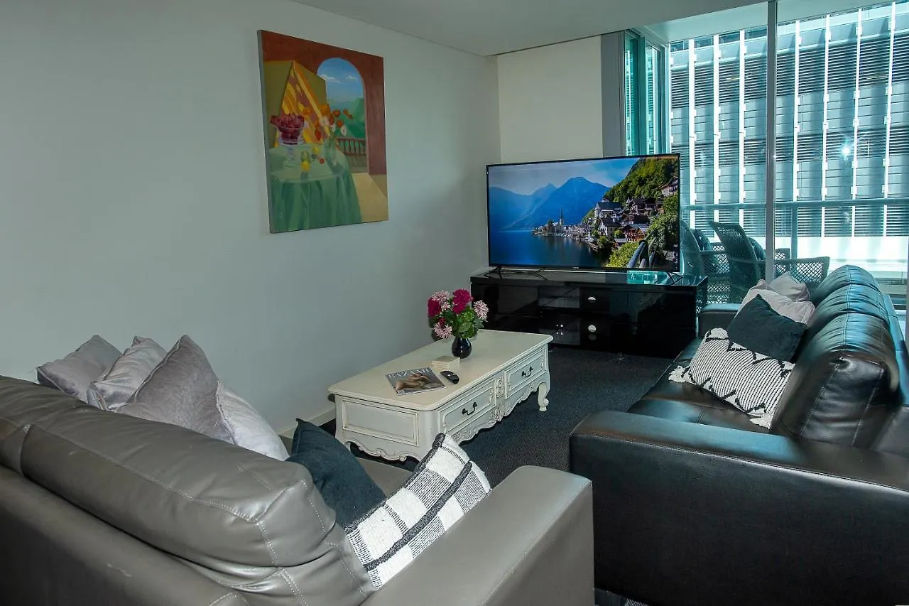 Exquisitely Furnished 2 Bedroom Apartment! Gold Coast 0*,