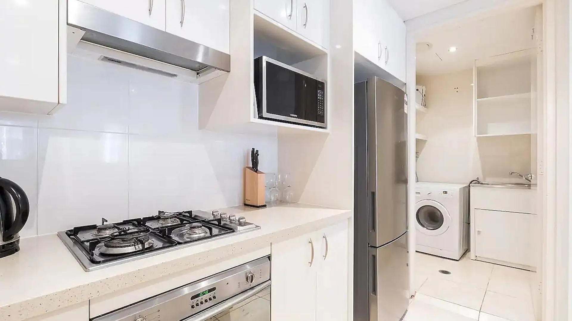 Apartment Exquisitely Furnished 2 Bedroom Apartment! Gold Coast Australia