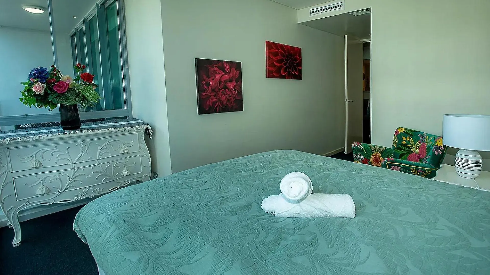 Apartment Exquisitely Furnished 2 Bedroom Apartment! Gold Coast